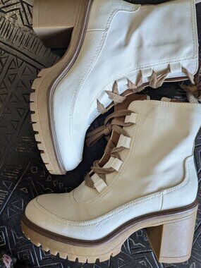 Chunky platform urban white boots
